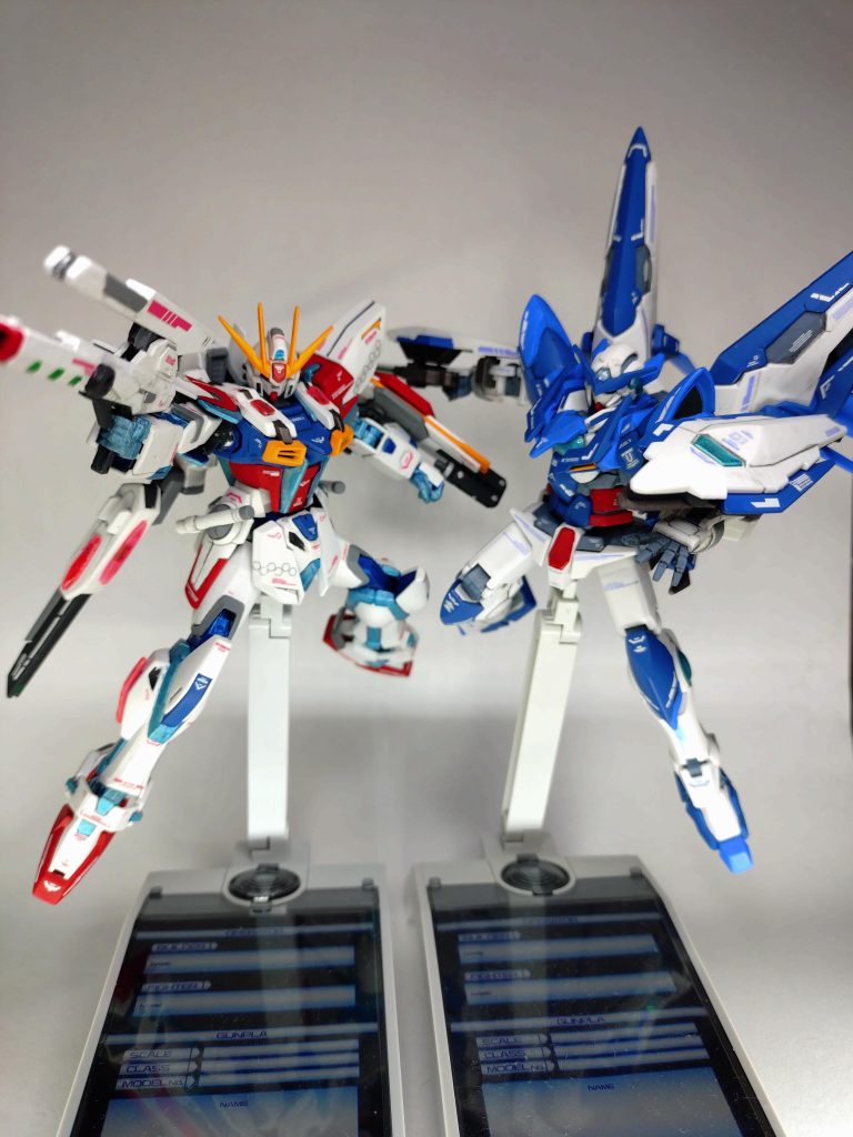 スタービルドと並べてみました。赤と青で対比されてるのが良い感じ。