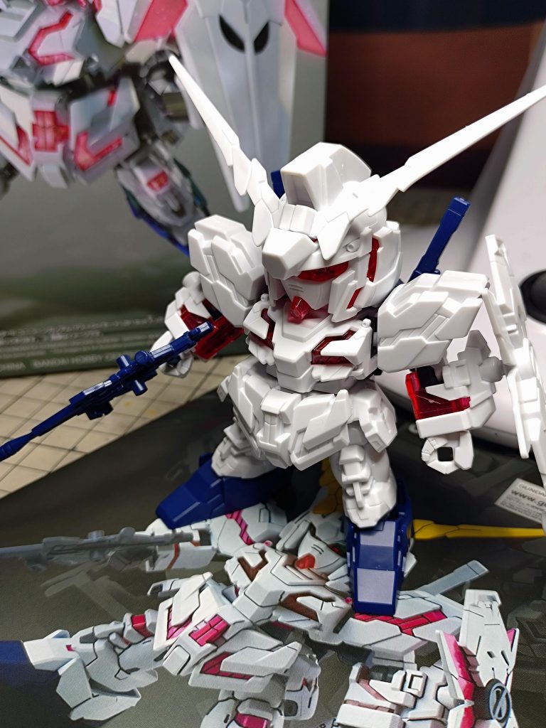 素組み。下地塗装しないので白ベースはありがたいですが、特にサイコフレームが奥まっていて細かいのなんの…ここは爪楊枝で塗装しました。