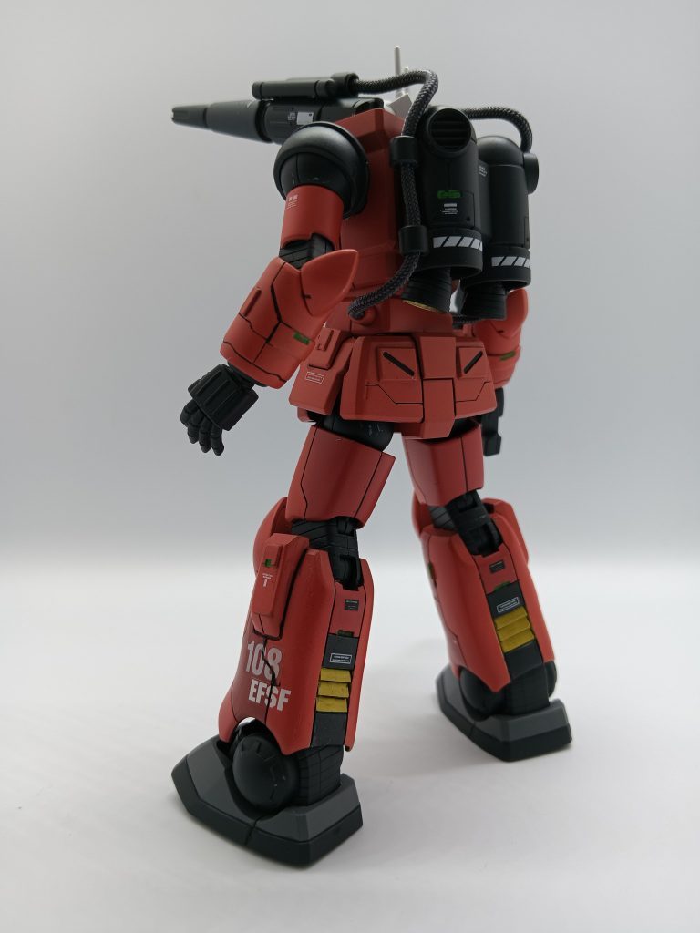 プロポーションはボディーをプラ板でかさ増し、足を3ミリ延長しました！スジ彫りも追加して、足の後ろにはダクトを彫って作ってみました‼️キャノンはジャンクパーツで延長し、パイピングで動力ケーブルを追加してみました(gundam-kao6)