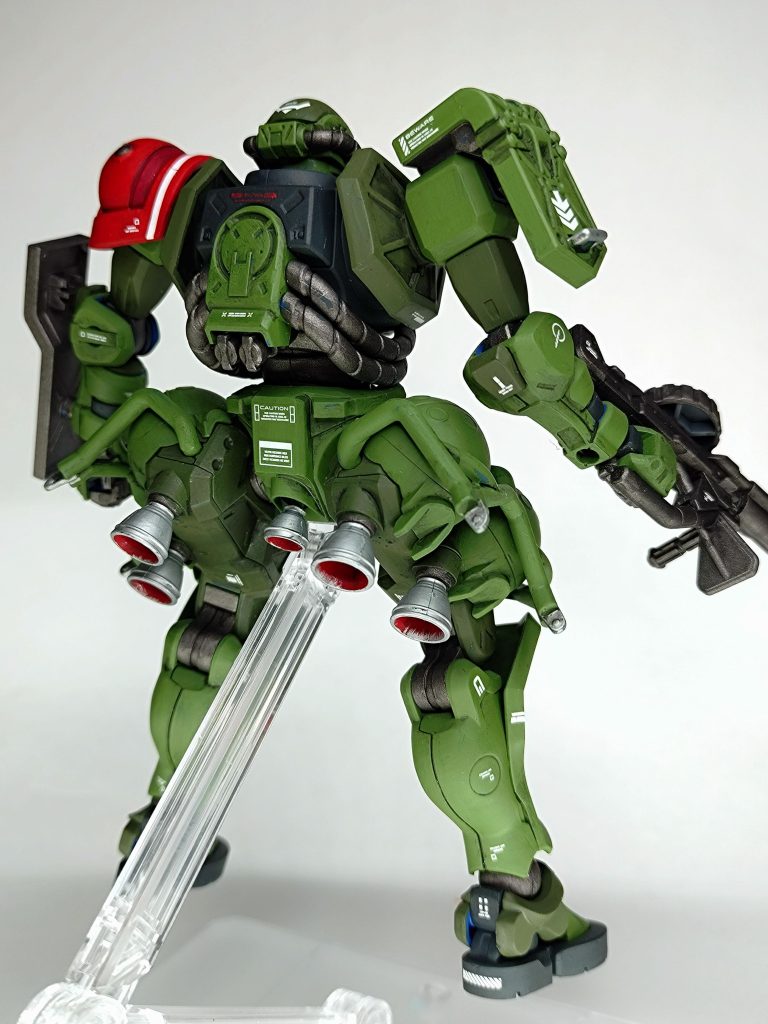 緑1…モスグリーン緑2…ダークオリーブ黒…ジャーマングレー赤…モンザレッド（一部マルーン）フレーム…焼鉄色スラスター内部はメタリックレッド、外部はシルバーで塗装。このスタンダードな配色がなんだかんだで落ち着きます。