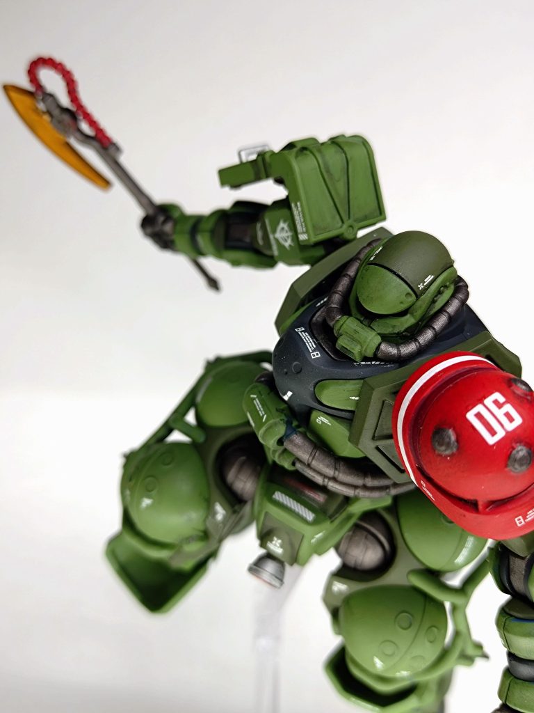 ヒートトマホークトメノスケ版とはやはり形状に違いがあります。エネルギーケーブルはメタリックレッドでポイント塗装。