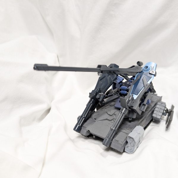 製作途中のザクタンク（ジークアクス）です。軍警ザクをベースに以前に作成したジェスタタンクの戦車部分と互換性がある事がわかり製作を始めました。  （3枚目）