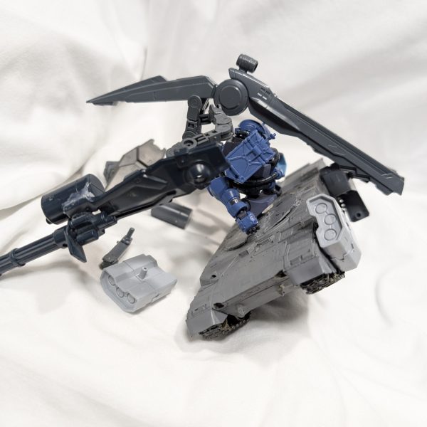 製作途中のザクタンク（ジークアクス）です。軍警ザクをベースに以前に作成したジェスタタンクの戦車部分と互換性がある事がわかり製作を始めました。  （6枚目）