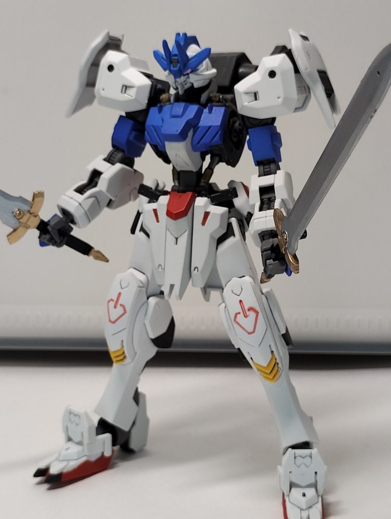 全身です頭部を白くしました、青い部分はコバルトブルーで塗装しました色が明るいから好きな色ですね、