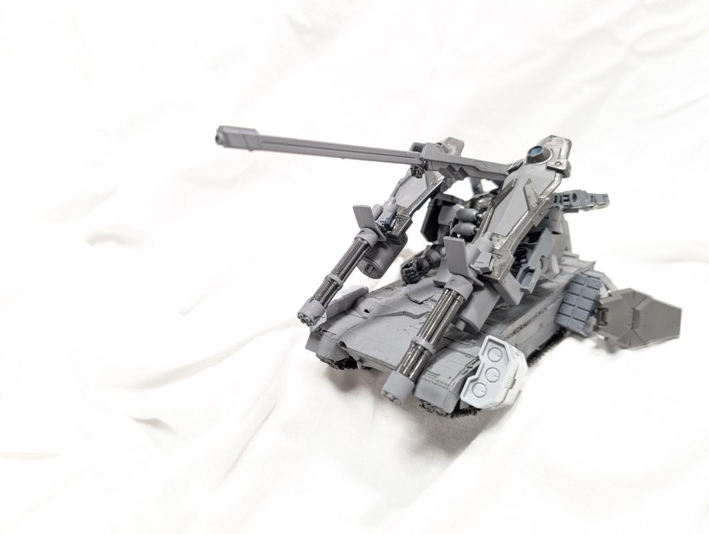 長距離砲撃モードシールドを前面にして、砲を展開して長距離砲撃モードと状態いう設定です。 