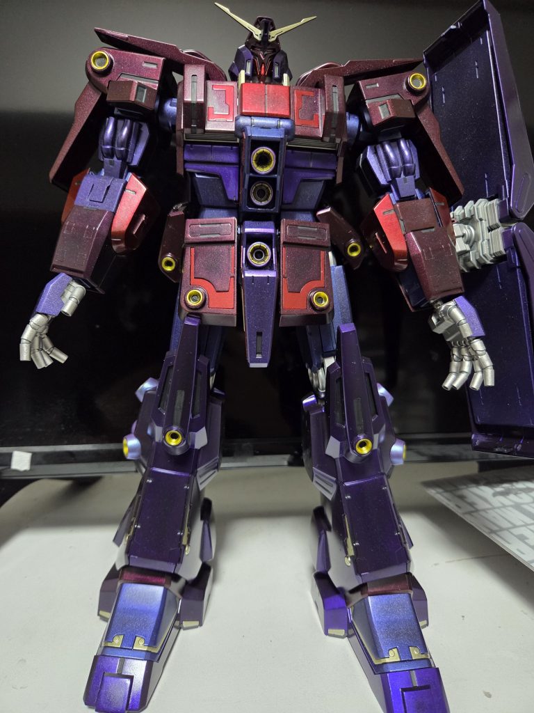 計4色のメタリックパープルを表現また、黄色もゴールドを2色に分けてあります赤はメタリックレッド深紅に関節はステンレスシルバーとハデハデテカテカです