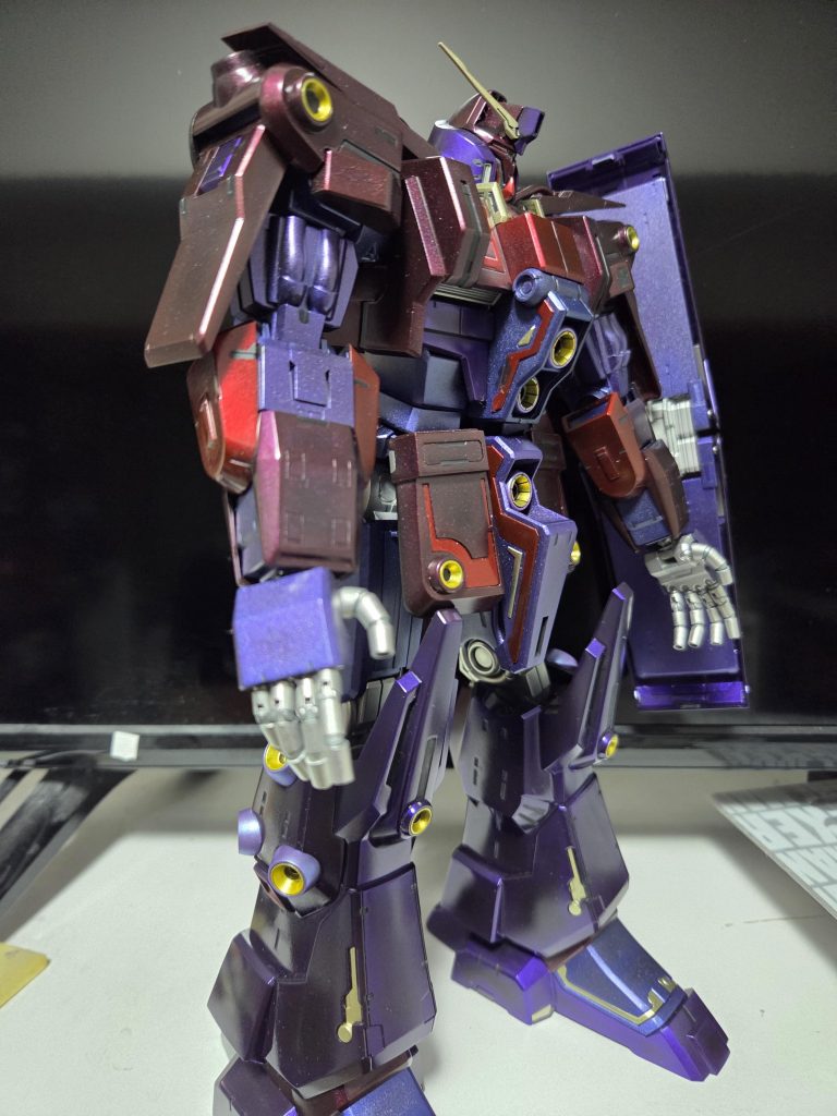 HG故にいろいろ不満のあるパーツ割りも有りますが、作りごたえの有るキットでした