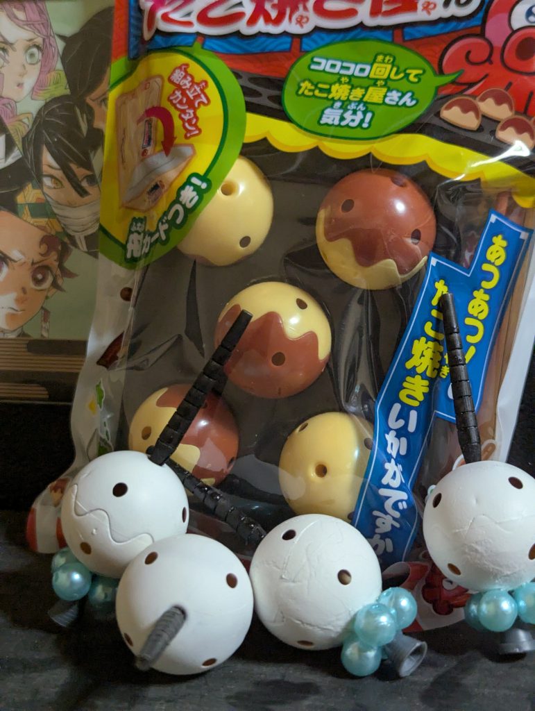 前作同様CanDoさんのたこ焼きのおもちゃを改造してビットを制作しました!【灰色の幽霊】と呼ばれているし白で塗装し幽霊ぽさを出そうかと。4機なのはキケロガの有線式が4つだからです。