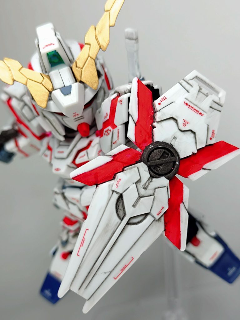 シールドIフィールド発生部と裏側を焼鉄色で塗装。