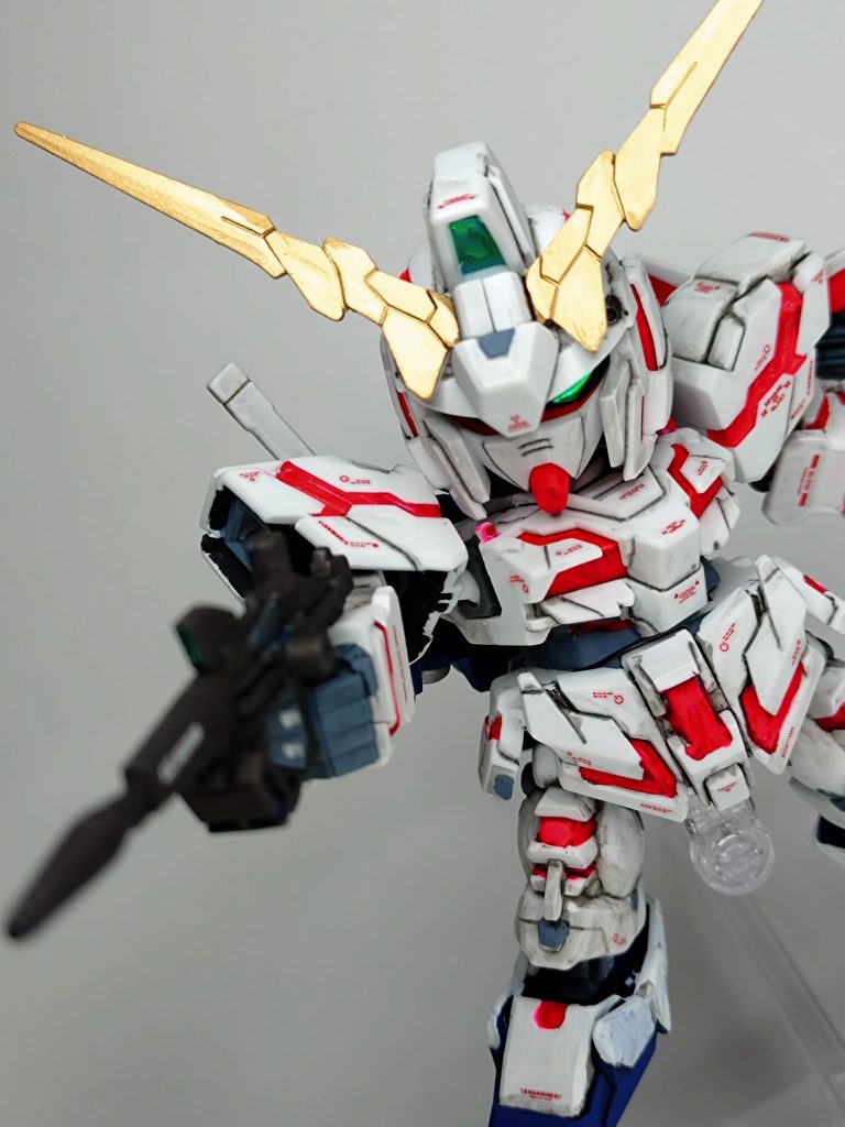 ビームマグナムカートリッジをネイビーグレー、スコープはメタリックグリーンの上からラピテープ貼ってます。ぺらぺらなのはご愛嬌。