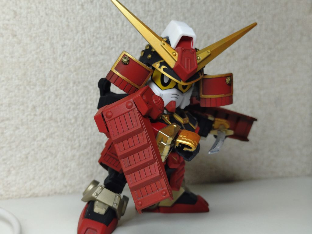 侍となれば、某時代劇マンガのポーズを取らせたくなります。もう40年近く前に誕生した武者頑駄無。当時の懐かしさを残しつつも、精悍さも増したカッコ良い機体が出来上がりました!