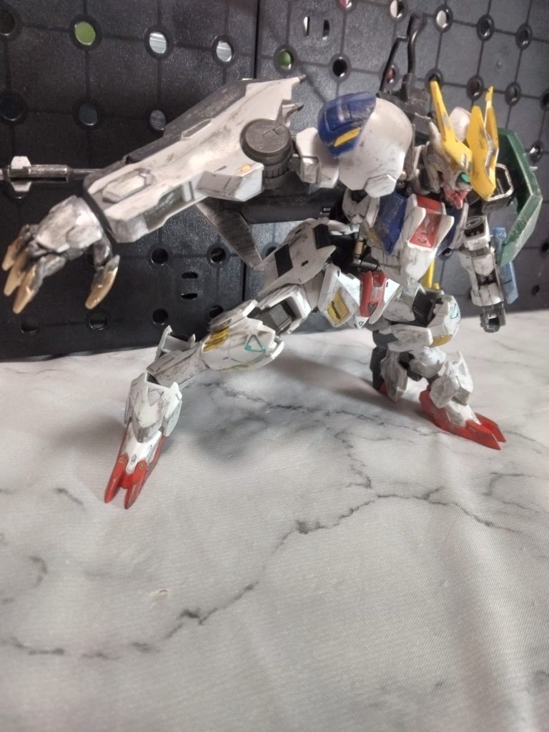 加工としてはアンテナやメイスなど少し削って部分塗装、ウェザリングをしています。