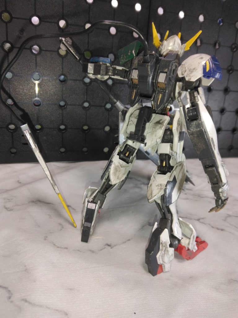 見えないけど、後ろ側のシリンダーも塗装しています。