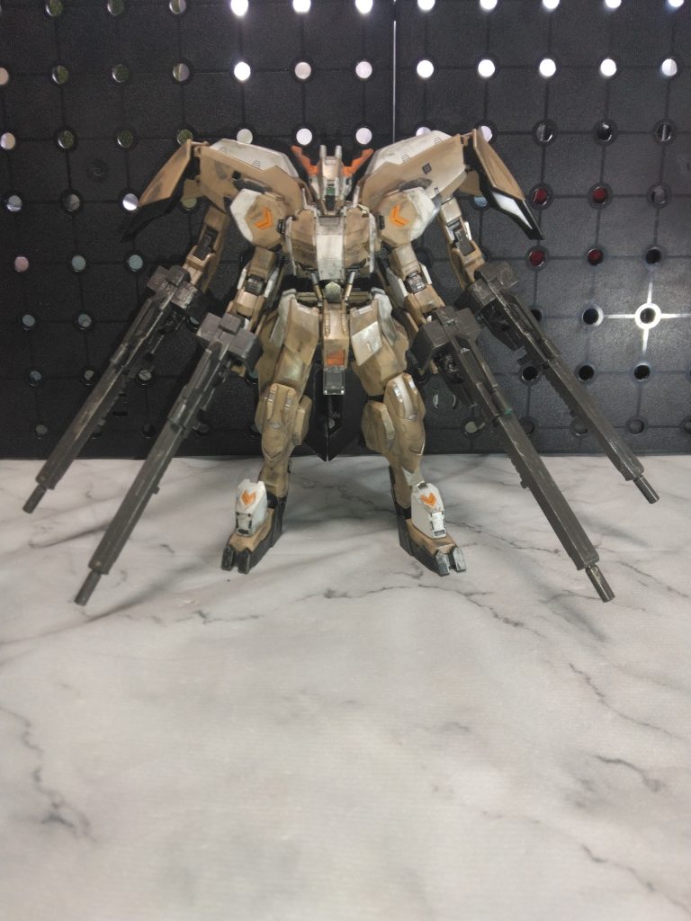 グシオンリベイクでは余らせていた隠し腕ですが、フルシティは余りなく装備できました。2期OPを見て、絶対これで飾りたいと思っていたので本編放送当時は○○○電気に買いに行きましたね。