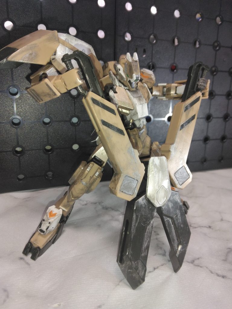 なんちゃって最終話ver隠し腕やスラスターがもう少し角度付けば腕4本で挟めるのに、全然後ろからはニッパー触れないのがモヤッとする😅最後までかっこ良い機体でした。