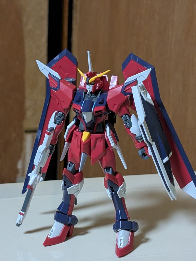 頭部アンテナら辺の所だけ塗装しました。         シールを貼ってもあまり変わるかもしれませんね前回の戦国アストレイを作ったんですけど、SEEDアクションシステムで足蹴りや腕の範囲が広かったりして良かったです。MA形態はYouTube上のZガンダムの感じだと思ったんだけど、顔が隠れて足のつま先を真っ直ぐにしただけでなんも違和感が無かったです。