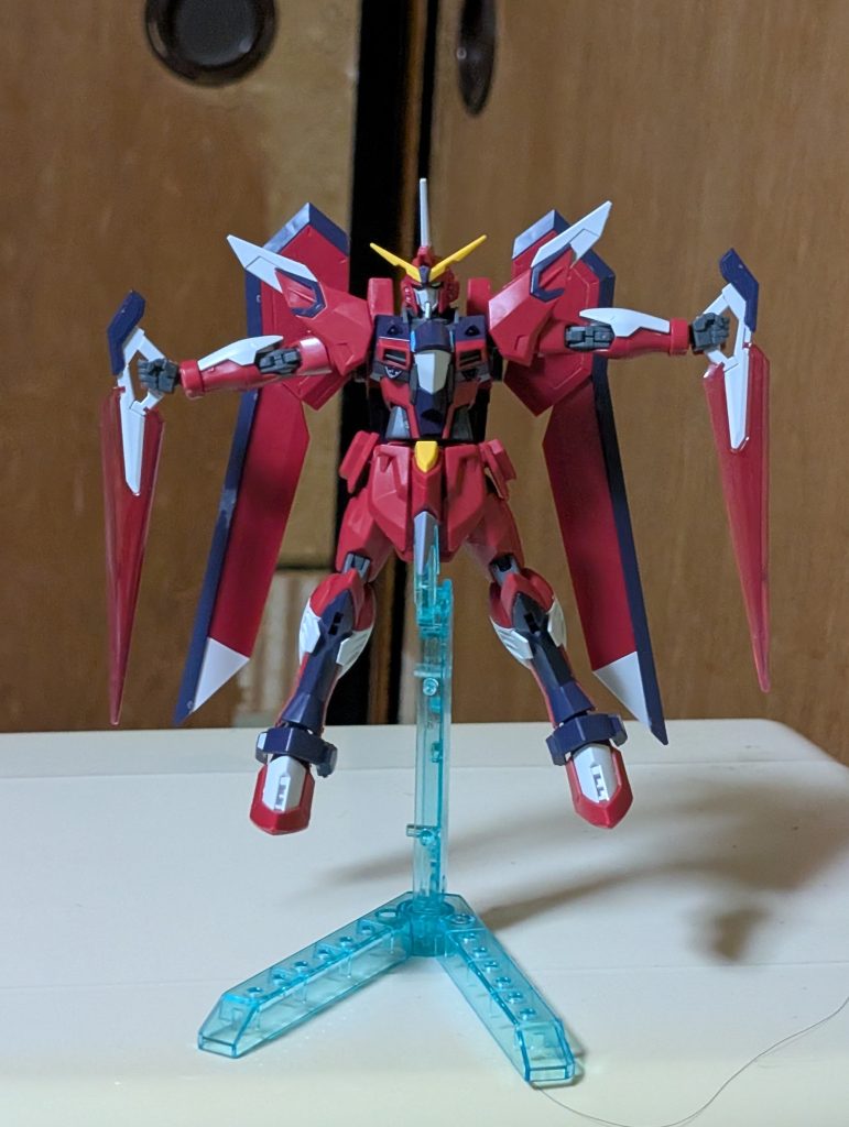 SEEDFREEDOMのデスティニーガンダムのポーズ