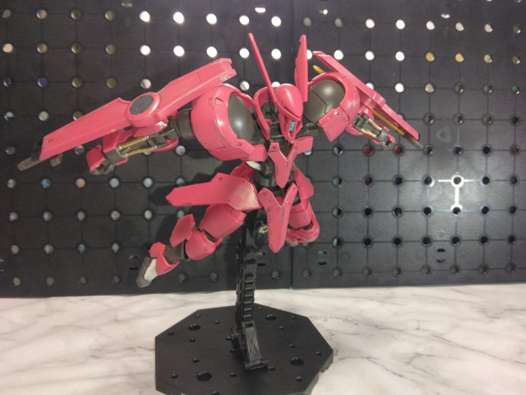 モンタークことマクギリスの隠れ蓑機体のグリムゲルデですが、登場シーンがかっこ良くてシーン再現。