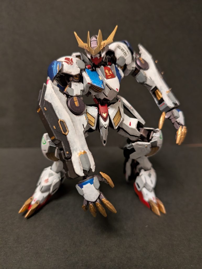 このキットは意外に関節が緩くポージングがちょっと苦手みたい。もう少し前傾姿勢にして相撲の立ち合いみたいに決めたかった…