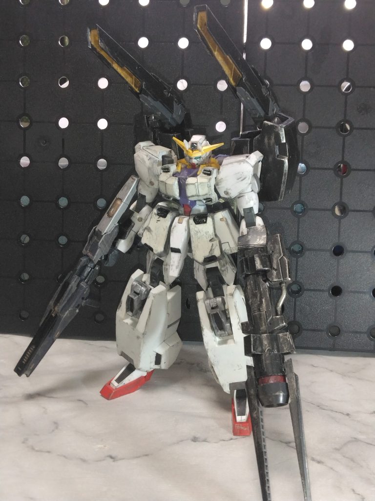 極力ダブルオーの世界観を壊さないような改造、装備を制作しました。元のドミニオンズにするためにセラヴィーⅡをバラして加工してを繰り返していたんですが、現実に戻りオリジナルにしよ。と意思の弱い自分😅ヴァーチェinナドレみたいな感じに、セラヴィーinラファエルを脚部や腕周りを改造。コックピット周りやスカート周りはセラヴィーⅡの装甲をラファエルに被せて追加装甲に。