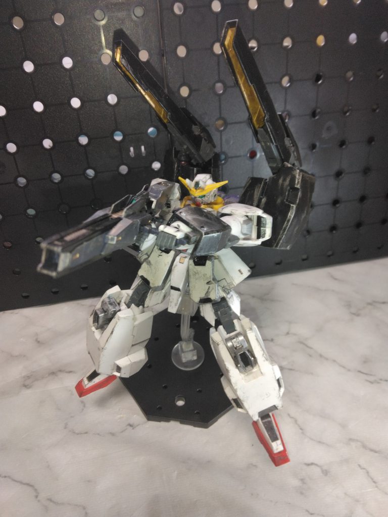 ヴァーチェ系ではあまり見ない撃ち方。セラヴィーの脚部の内側をくり抜いてラファエルの足をin。セラヴィーのGNキャノンを外して、そこにセラヴィーⅡのキャノンを使っています。ただ残念なのが、セラヴィーで好きだったOPのサーベル6本持ちが出来なくなってしまいました😅まあ、ラファエルですから、いいか😊