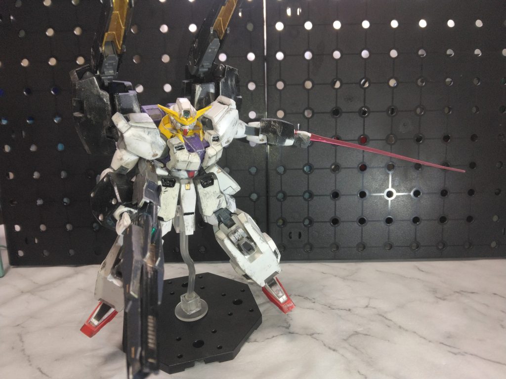 サーベルもしっかりあります。ガントレットの内側にサーベルグリップを隠して、グリップを持たなくても使える仕様に。これは便利じゃないかなと思う。特に砲撃系の機体は手が塞がりがちなので😅もはや俺ガンというかビルド系機体になってしまった😊