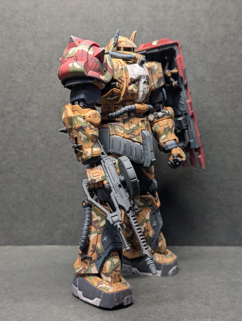 スリッパの色が気になってたので塗り直しました。付属のシールもつま先の爪も悪目立ちしなくなりました。