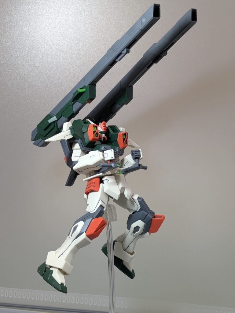 GAT-Xシリーズとして5機が初代SEEDで登場したバスターガンダムの改修型です。火力抜群で敵を圧倒する姿は渋くてかっこよかった印象が残っています。