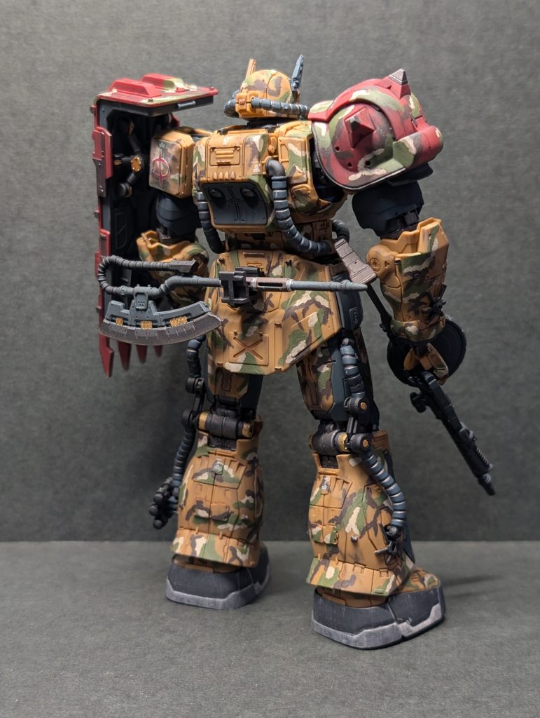 ゴリラマッチョな後ろ姿が素敵です。