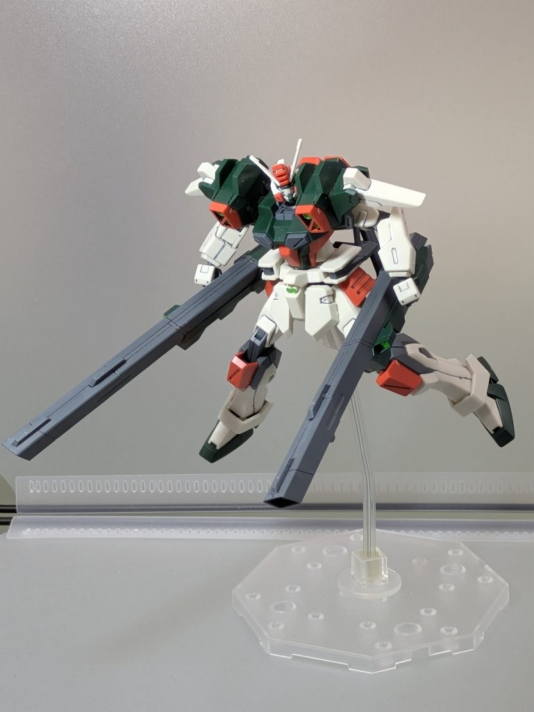 SEEDシリーズは私にとってガンダムの世界へ導いてくれた思い出の作品です。20年の月日が流れた令和の時代に再度出会えたのも何かの縁だと思います。歴史を感じながらライトニングバスターガンダムの組み立てが出来ました。また製作しましたら、投稿しますね。