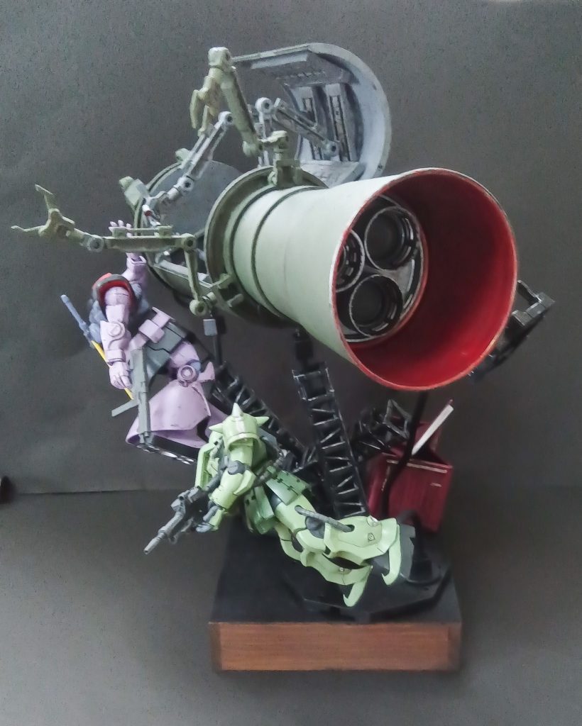 脳内設定はここまでとして、パプア級補給艦やヨーツンヘイム、もしくはコロンブス級輸送艦はよく登場するのに、それよりも小さな艦艇はあまり登場しないなと思い、ちょっと作ってみようと思って作りました。人生初の宇宙ジオラマなので勝手が分からず、苦戦しました。