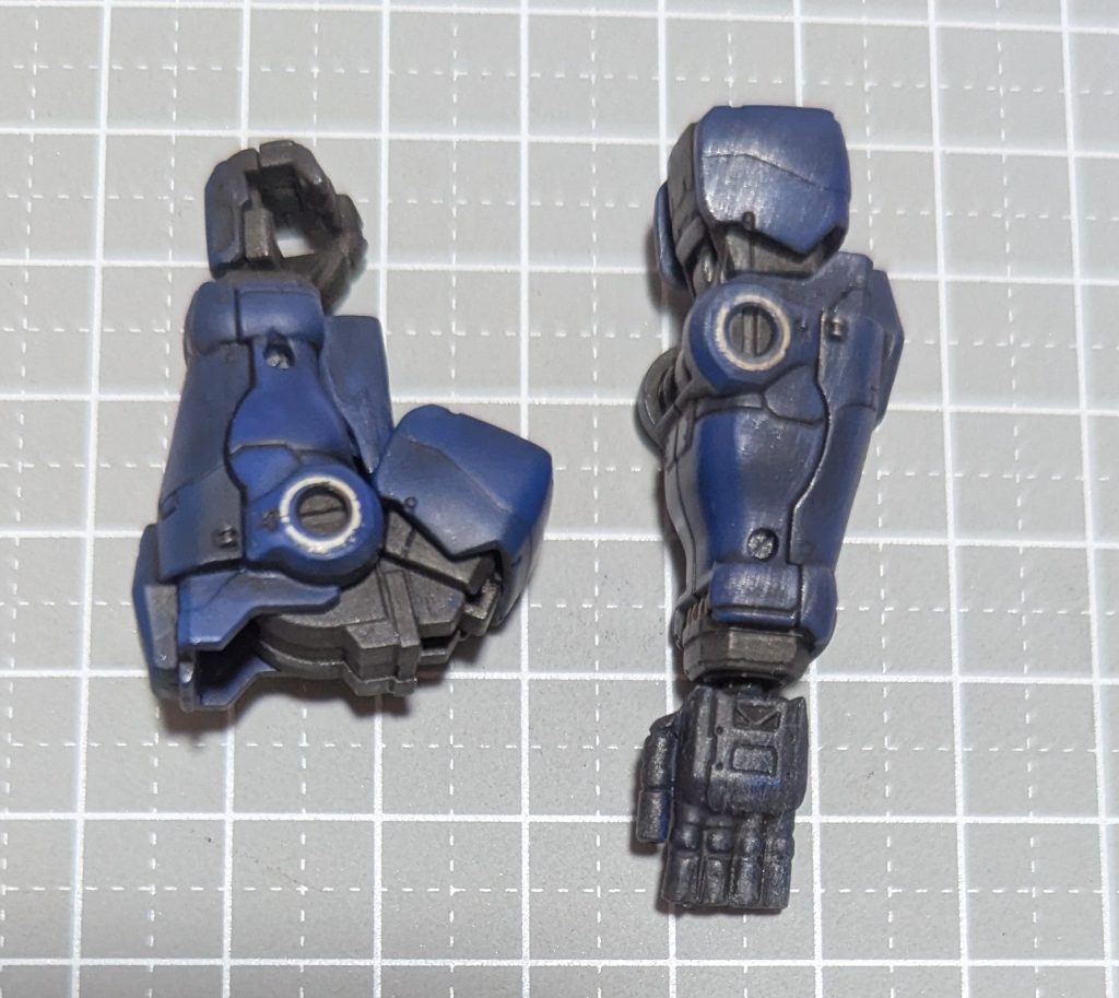 ■アーム肘関節のギミック(マイブーム)と右腕のヒートロッド射出口?をMGシナンジュスタインのジャンクパーツで作成…左手の5連装フィンガーバルカンを丸プラ棒でスクラッチ(^_^;A