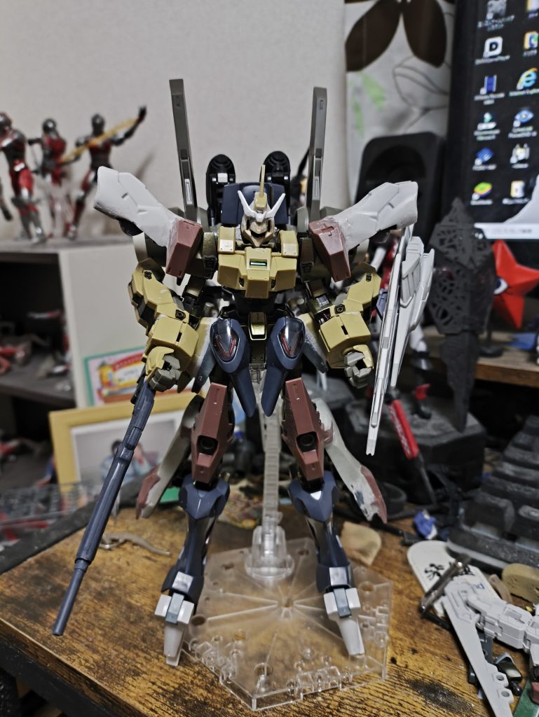 塗装前 スイッチが入って覚醒してからはここまであっという間に出来た。水星系のキットで宇宙世紀っぽさをどこまでやれるか心配だったがスイッチ入ってキレた頭の前には杞憂だった