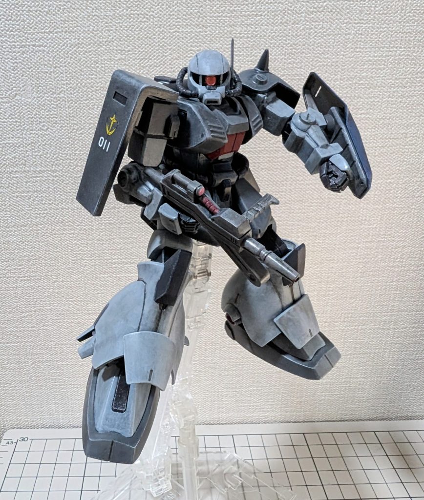 ある旧キットの箱絵のポーズを真似ました。シールドの数字もそのまんまです。調色もその旧キットのガイドそのままなのでピンと来ている方は来ているでしょうが。 道具も何も無い状態だったので初期投資に結構かかりましたが、その分また趣味にしていきたいです。旧キットのマラサイ、ハイザックを思い出しながら、HGの技術の進歩に感心しながら楽しんで組めました。最後に、現代は情報収集がしやすく便利です。そんな中で様々な方々の動画やブログ、ガンスタの作成例など参考にさせていただきました。1人だけだとやり遂げられなかったかもしれません。この場をかりて感謝申し上げます。ありがとうございました(zaku-kao8)