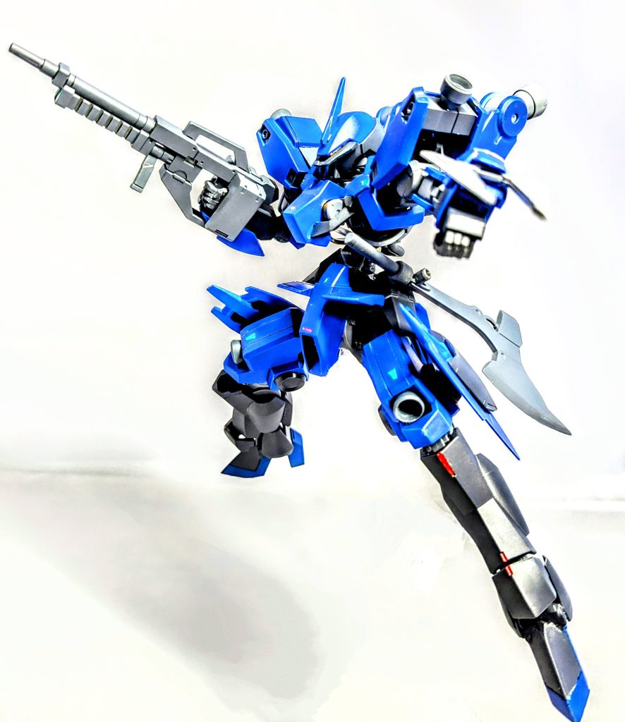 ホビーゾーンの店員さんに、塗料を相談してオススメされた塗装方法を試した。 脚の赤い所は、ゴールドを下地にクリアーレッドを塗った。緑の所は、シルバーを下地にクリアーグリーンを塗った。