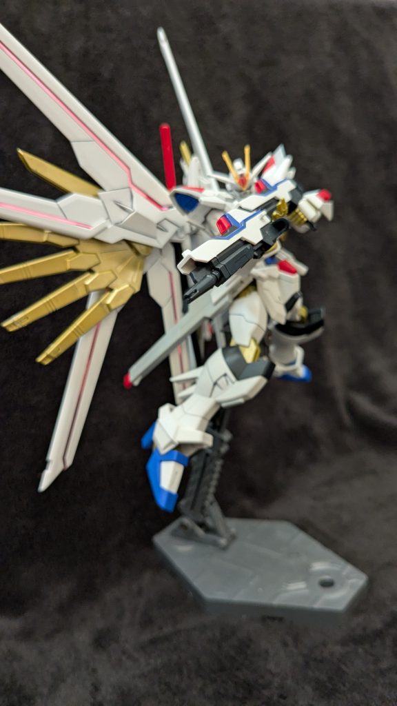 以前は背景の暗さやピント調整、またそもそものポージングもままなりませんでした。(体反りすぎですね……╮(╯_╰)╭)