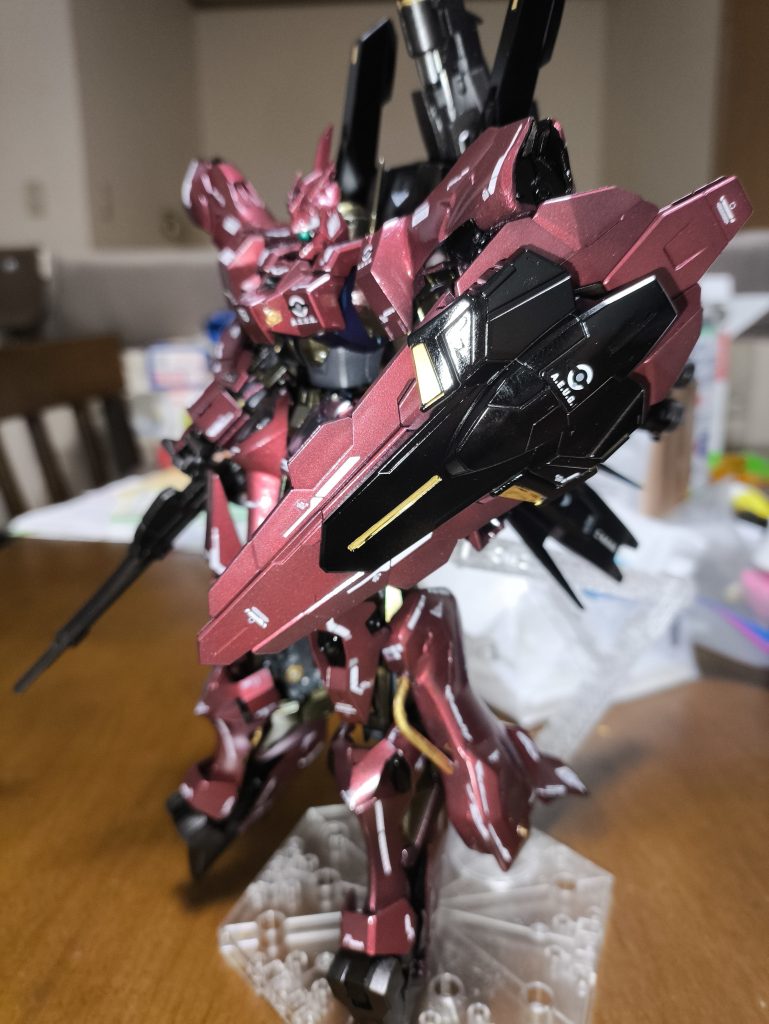 サイドから シールドのアップ シールドもサザビーのシールドをオマージュ