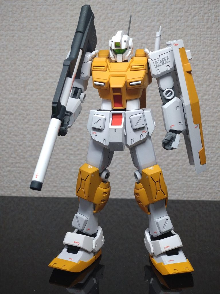 太腿前面切り欠きはプラ板貼って埋め、延長と合わせて脚長スタイルです。