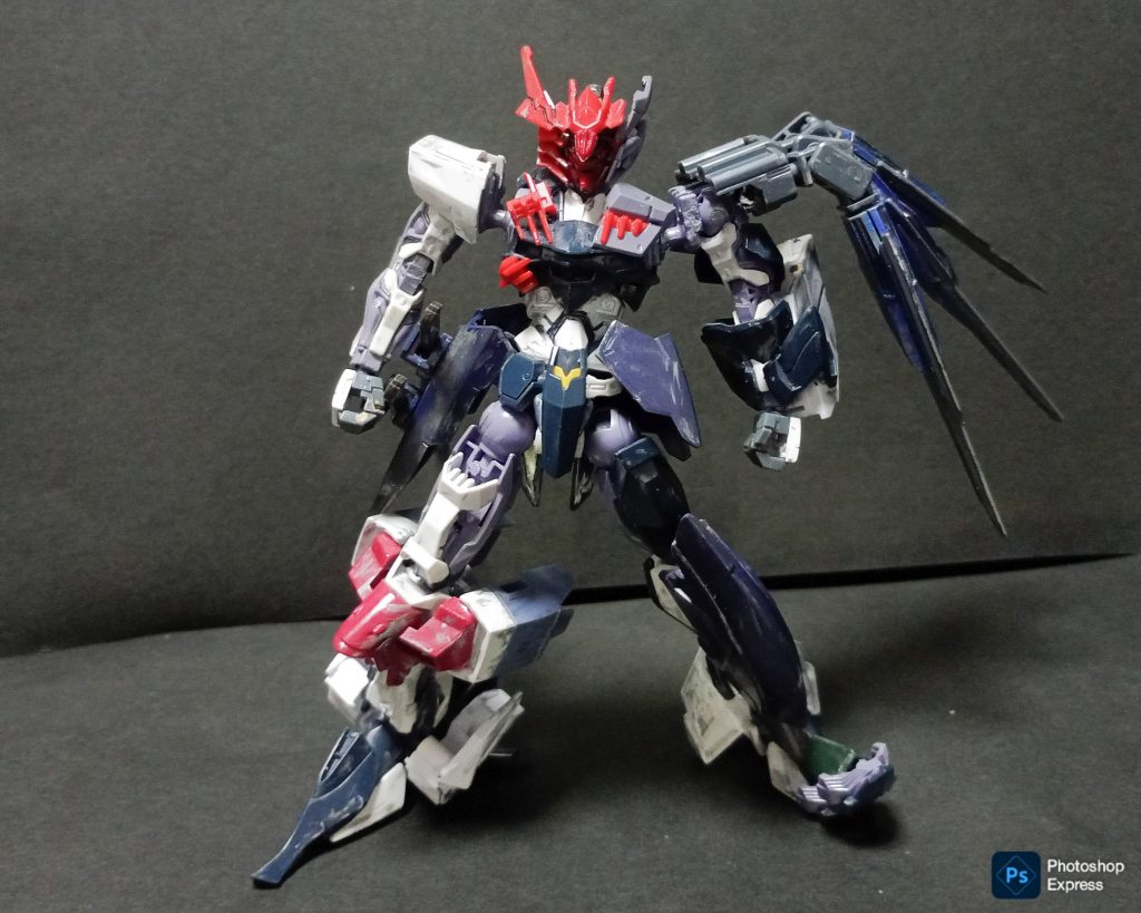 最後に真正面から。いかがだったでしょうか。これほどまでに左右非対称を極めてみたところ、たぶん唯一無二の機体ができあがったと思います。今後もこういうのをじゃんじゃん作っていこうかなぁ～～ 最後までご覧いただきありがとうございました！