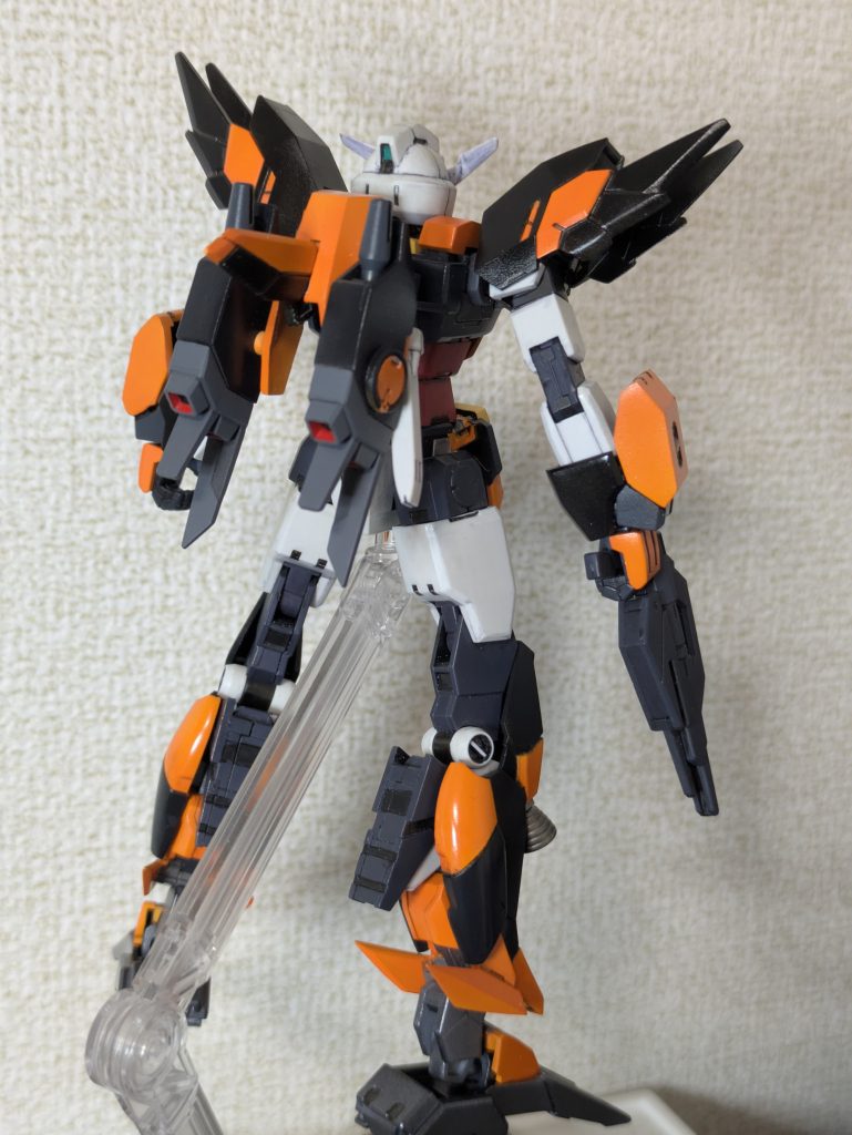 MS形態での見た目や改造は、重点せずに改造、塗装したので、実際コアガンダムに装着したらどうなるか?あまり意識しないで、作成したので、試しにやってみた次第です。主に塗装が『黒+オレンジ』でやってみたので、配色による印象が大きいかなと。