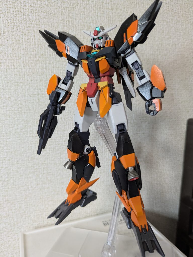 元は、売れ残りのマーキュリーアーマー。別作品では、マーキュリーアーマーのサポートアーマー状態で完成させるのですが、合体機構を残しているので、既存のコアガンダムに試しに装着してみました。