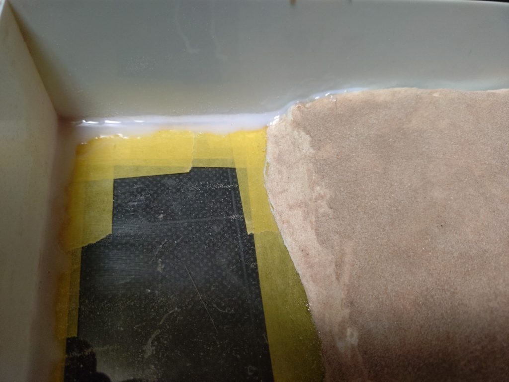 唯一手を出した、レジンの漏れを防ぐ処理。