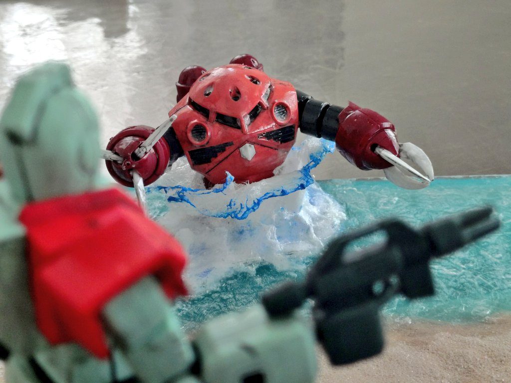 水しぶきを上げて強襲する感じが出てます。