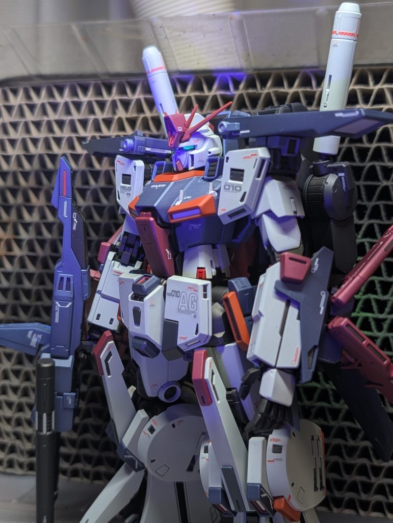 ツインアイはUVで光ります