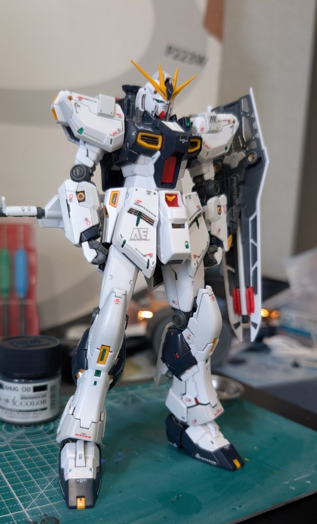 メタリックのグリーンはサイコフレームのイメージっぽく、レッドはレッドポイントっぽく、ブルーはバーニア関係とかに