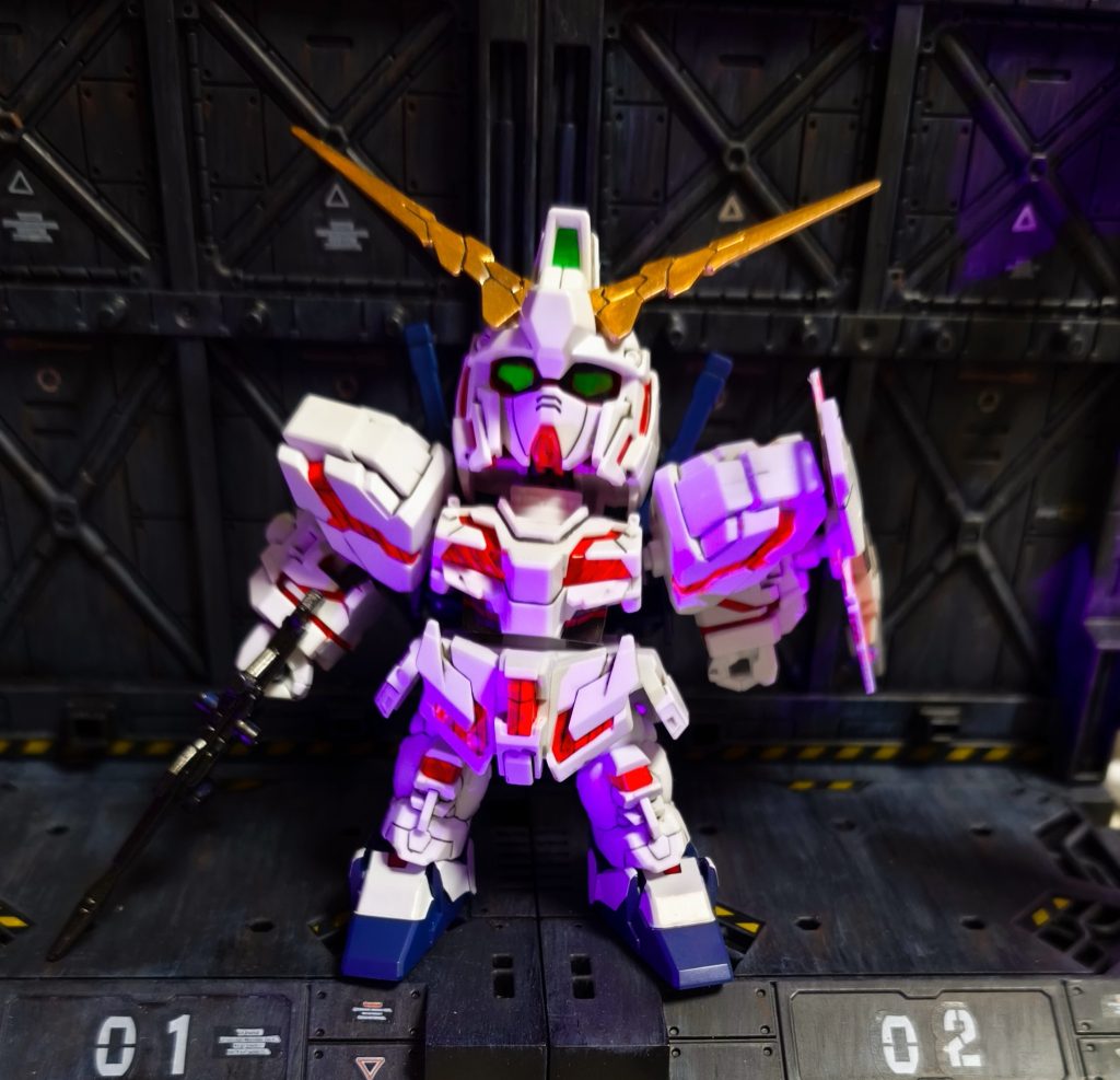 シールの上から蛍光塗料塗って貼ってます