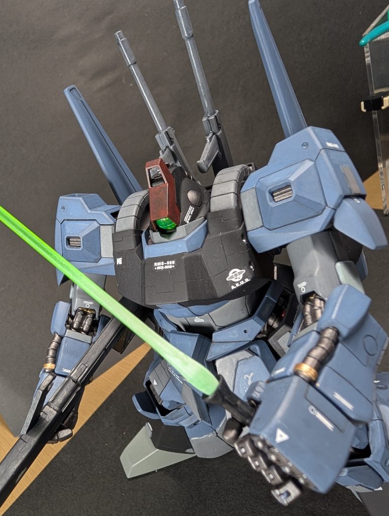 腰部分のディティールアップはアーティファクトを参考にしました。