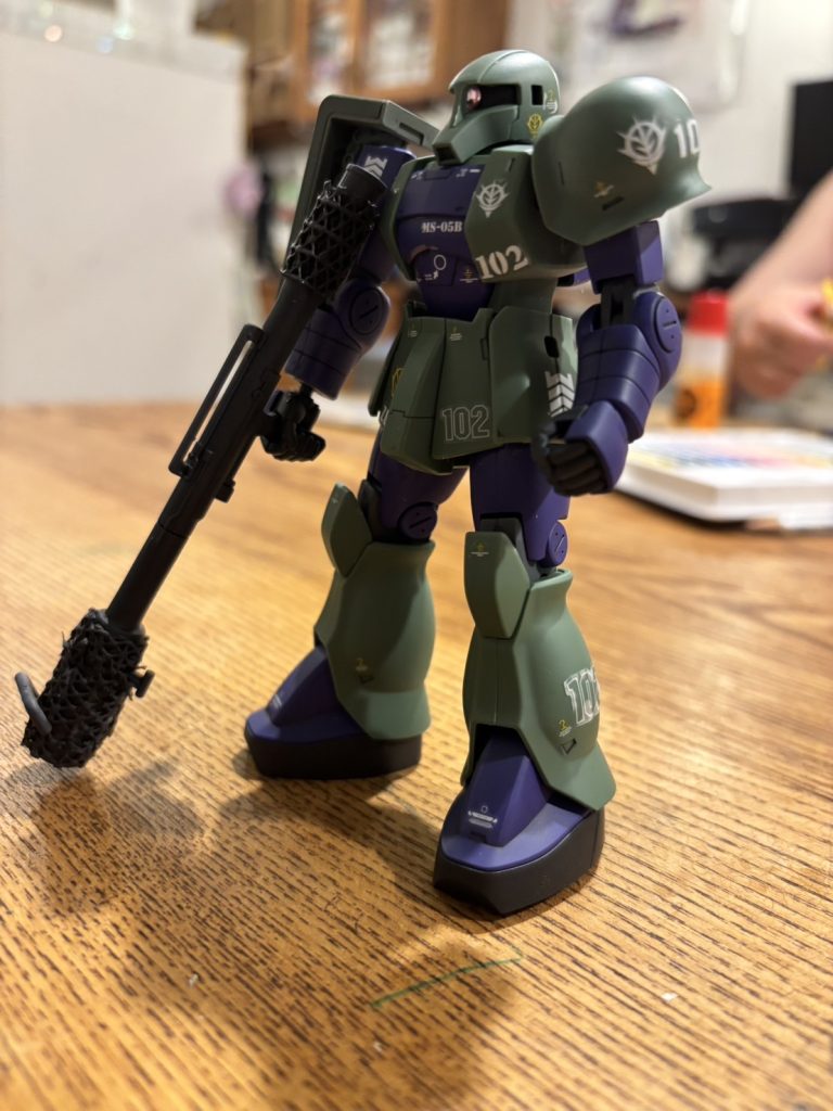 ザク・バズーカは滑り止めマットをカットして接着剤で付けました！ 