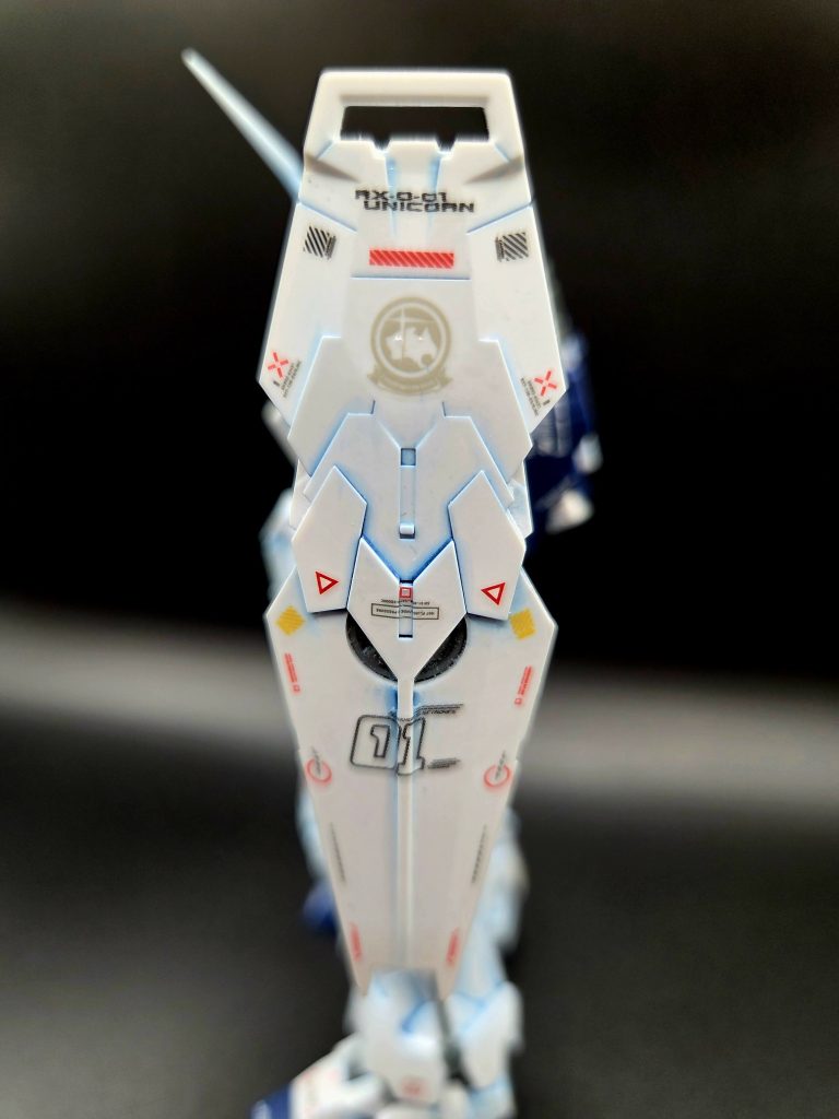 僕はガンプラの中でも『ガンダムのシールド』をいじるのが大好きなので、今回も格好良くなるように気合いを入れました。シールド、いいですねー(笑)