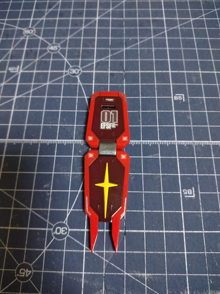 作品名：ヘビーガンダムその17<p>HGヘビーガンダムを製作中です。シールドを組み立てました。シールドはMGにないので、塗装はこうなりました。最初は前面を白で塗ったのですが、それだとシールが全く目立たなくなるので、この色に変更しました。シールドを折り畳むヒ […]</p>